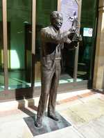 Sculpture of Francis Crick in Northampton