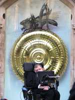 Stephen Hawking introduces the public to the Corpus Clock, at the Taylor Library, Corpus Christi College, Cambridge (© rubberpaw, CC BY-SA 2.0)