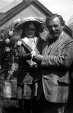 David Lloyd George with his daughter Megan in 1911 (© Albert Henry Llewellyn Chapman, OGL v1.0)