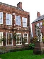 A statue of William Wilberforce outside Wilberforce House, his birthplace in Hull. (© Keith D, CC BY-SA 3.0)