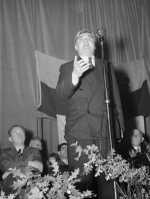 Aneurin Bevan speaking in Corwen in 1952 (© Geoff Charles, CC0)