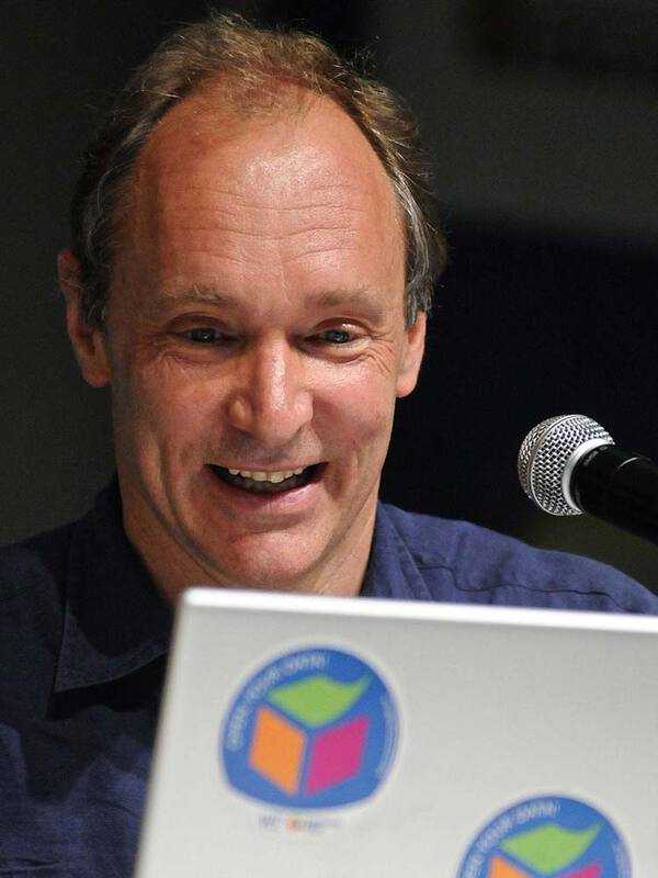 Tim Berners-Lee speaking in 2009 (© Silvio Tanaka, CC-BY-2.0)
