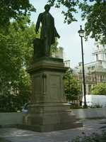 A statue of Sir Robert Peel in Parliament Square, London (© Runcorn, CC BY-SA 3.0)