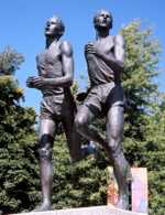 Statue in Vancouver immortalising the moment in "The Miracle Mile" when Roger Bannister passed John Landy, with Landy looking back to gauge his lead (©Paul Joseph, CC BY 2.0)
