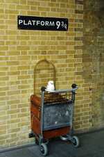 Rowling's parents met on a train from King's Cross Station. After Rowling used King's Cross as a gateway into the Wizarding World it became a popular tourist spot. (© Bert Seghers, CC0)